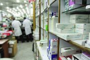 چرا قیمت فروش دارو در داروخانه با قیمت روی جلد متفاوت است؟