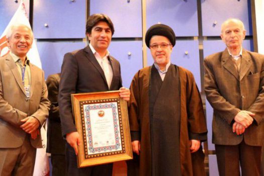 تندیس ویژه شانزدهمین کنفرانس روابط عمومی به روابط عمومی بیمه دی رسید تندیس ویژه شانزدهمین کنفرانس روابط عمومی به روابط عمومی بیمه دی رسید