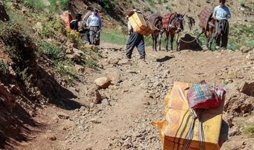 سقوط کولبر ۱۴ ساله از کوه/ درمان کولبر به دلیل مشکلات مالی متوقف مانده است