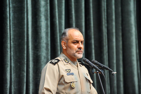 فرمانده دافوس: کسانی که فقط دم از صلح می زنند را باید تحریم و بایکوت کرد