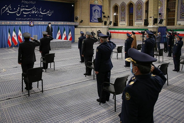 مقام معظم رهبری: اگر آمریکا تمامی تحریم‌ها را لغو کند، به تعهدات برجامی برمی‌گردیم
