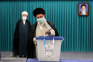رهبر انقلاب: با مشارکت مردم در انتخابات، جمهوری اسلامی امتیازات بزرگی در عرصه بین‌المللی به‌دست می‌آورد
