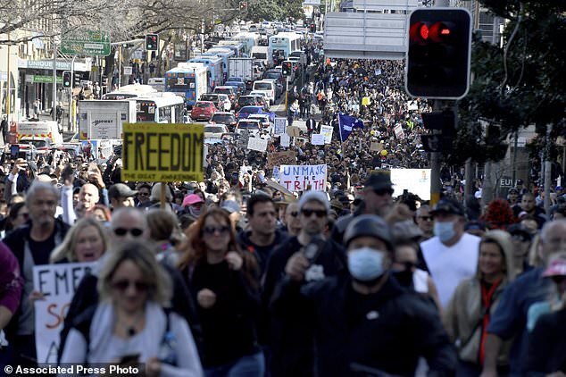 اعتراضات هزاران نفری در استرالیا علیه محدودیت‌های کرونایی و بازداشت ده‌ها تن