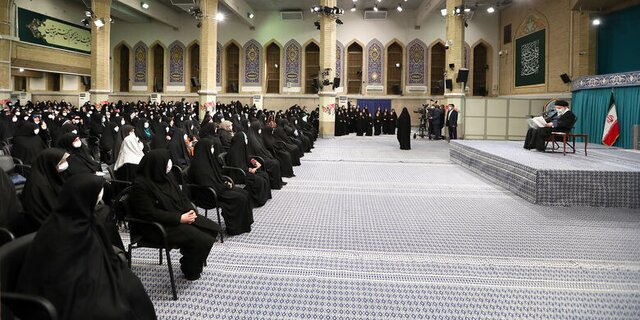 رهبر انقلاب در دیدار بانوان: خوشحالم از اینکه توانستیم این جلسه را تشکیل دهیم
