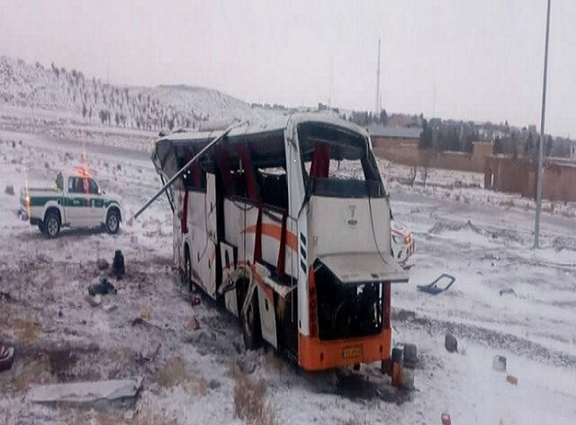 ‍ واژگونی اتوبوس در محور تربت‌حیدریه – مشهد ۳۲مصدوم برجای گذاشت/ حال دو مصدوم وخیم است