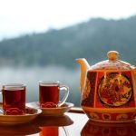 چه کسانی نباید چای پُررنگ بخورند/ اثرات کافئین بر بدن