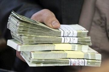 حقوق بازنشستگان در فروردین مانند سال قبل پرداخت شد نه بر اساس مصوبه جدید