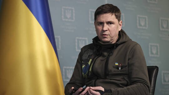 مشاور ارشد زلنسکی آمریکا را مسئول درگیری اوکراین می‌داند