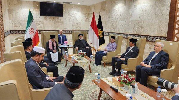 دیدار روسای سازمان‌های اسلامی اندونزی با رئیس جمهور در مسجد استقلال جاکارتا