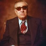 کدام خواننده لقب «صدا مخملی» را گرفت؟/ راز عینک دودی این خواننده‌ی معروف