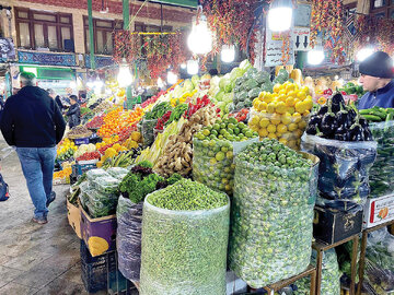 مردم توان خرید میوه نوبرانه را ندارند/ بازار «موز» در دست عده‌ای خاص است