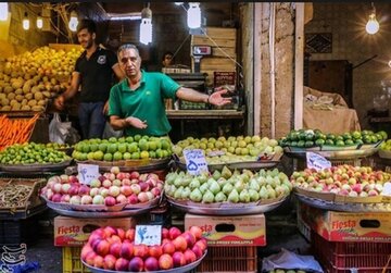 بازار میوه در مسیر کاهش قیمت/ قیمت زردآلو، گیلاس، توت فرنگی، موز و گوجه سبز را ببینید