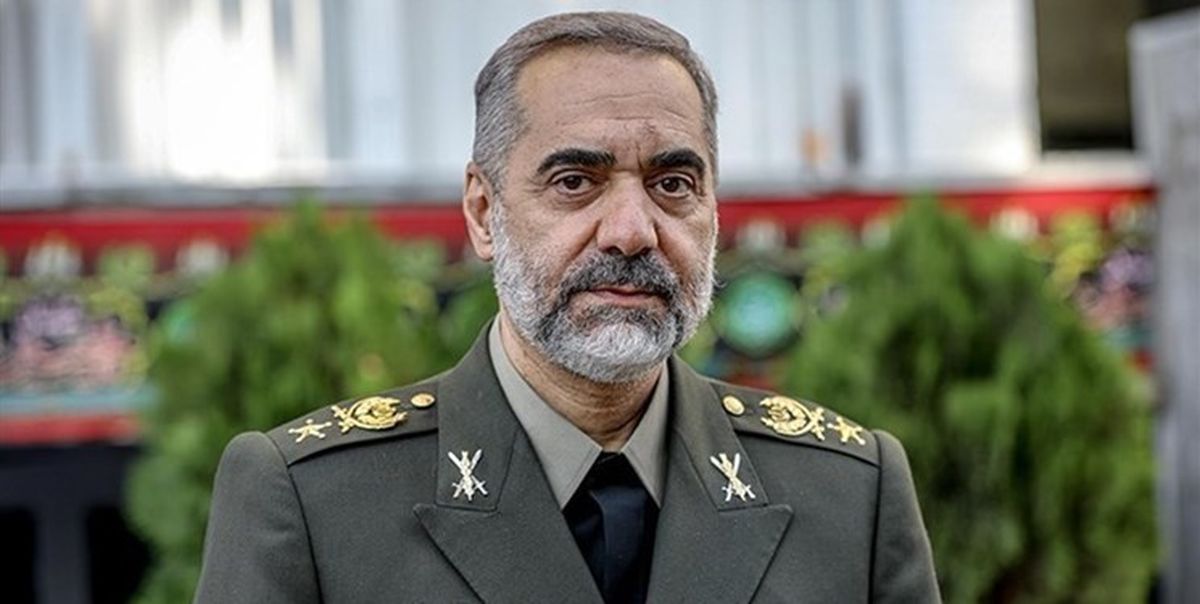 تاکید وزیر دفاع بر توان نیروی دریایی برای اسکورت نفتکش‌های ایرانی