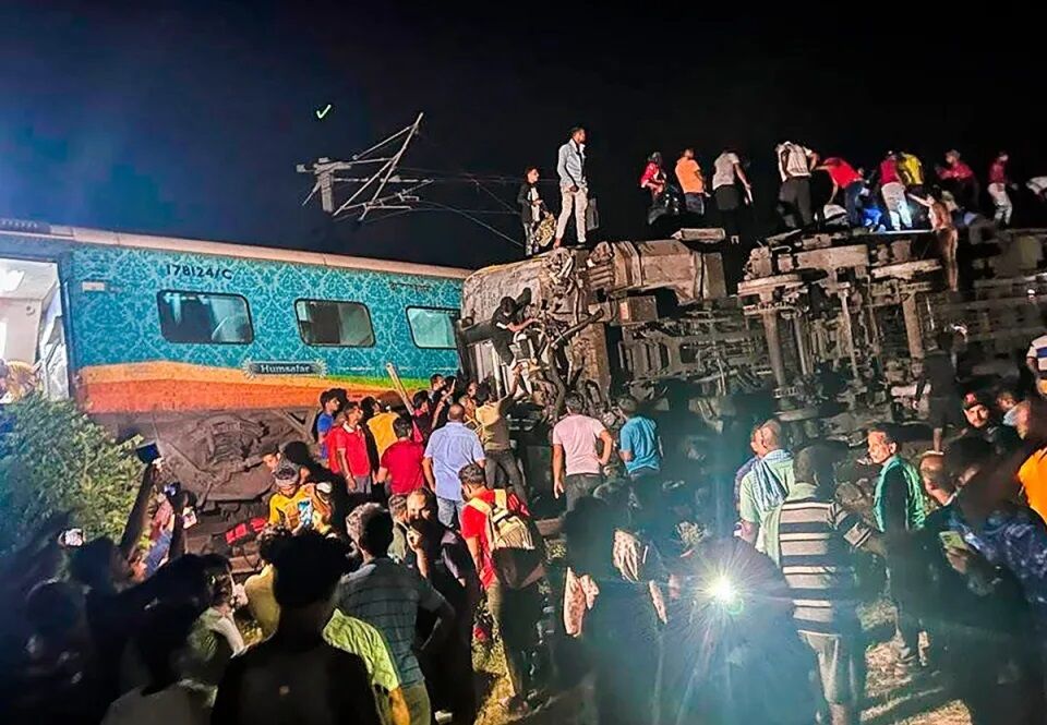 شمار جان‌باختگان برخورد ۲ قطار در شرق هند به ۲۸۸ نفر رسید