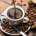 نوشیدن زیاد قهوه برای این افراد ممنوع است