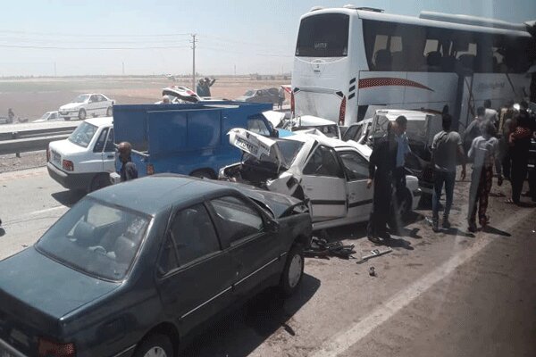 تصادف زنجیره ای در آزادراه زنجان- قزوین ۹ نفر را مصدوم کرد