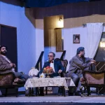 وقتی که نقاب آدمک ها بر سنگفرش خیس می افتد