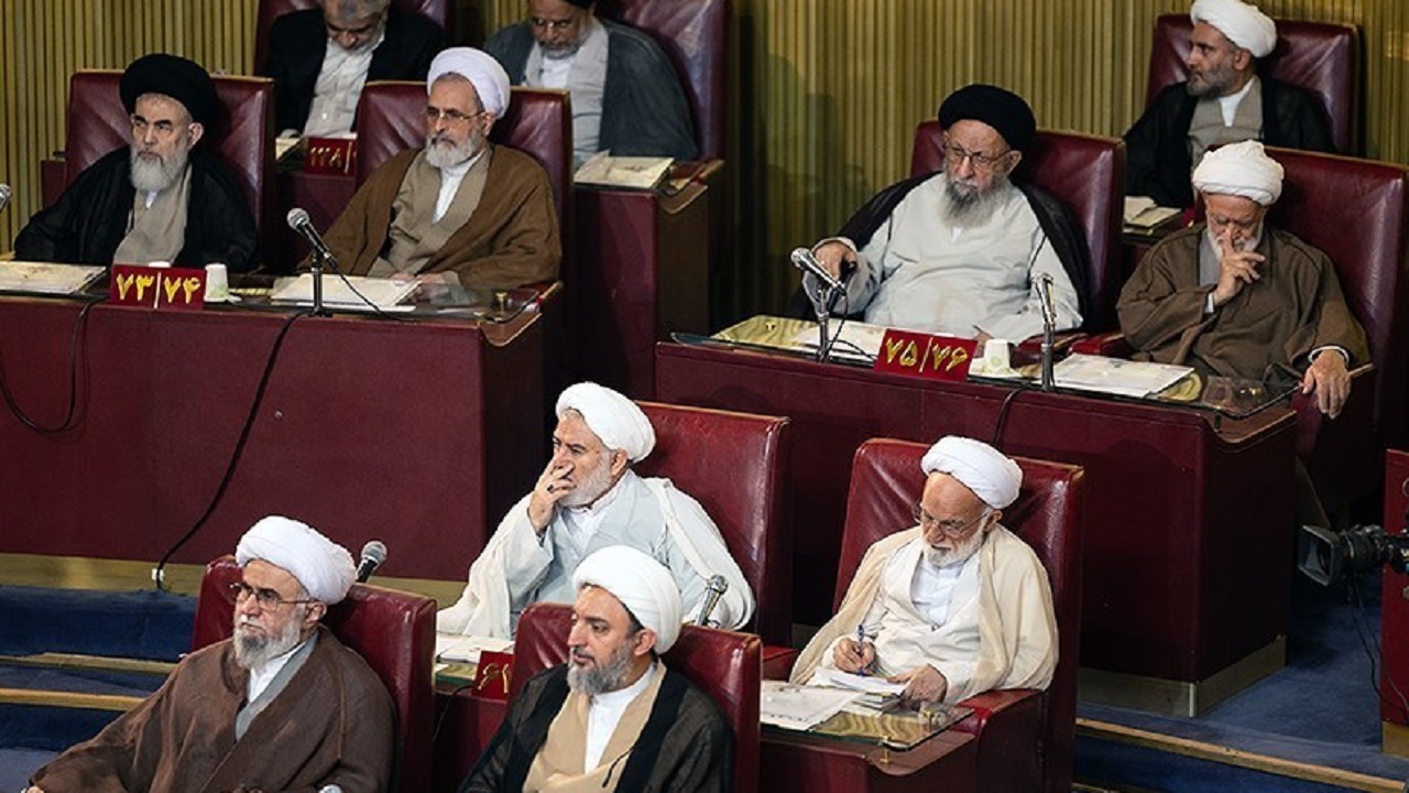 ادای احترام اعضای مجلس خبرگان به بنیانگذار انقلاب اسلامی
