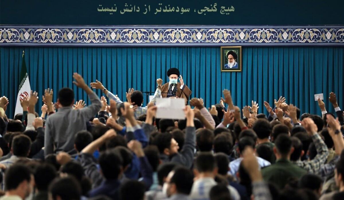 دیدار ۷۰۰ نفر از نخبگان با مقام معظم رهبری