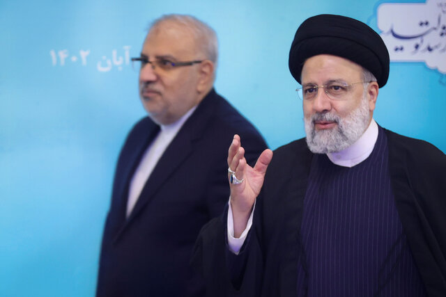 رییس جمهور به وزارت نفت رفت