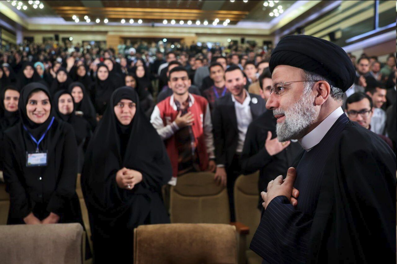 رئیس‌جمهور: شاخص‌های نخبگی را وطن دوستی می‌دانم/ دانشگاه اتاق فکر دولت است