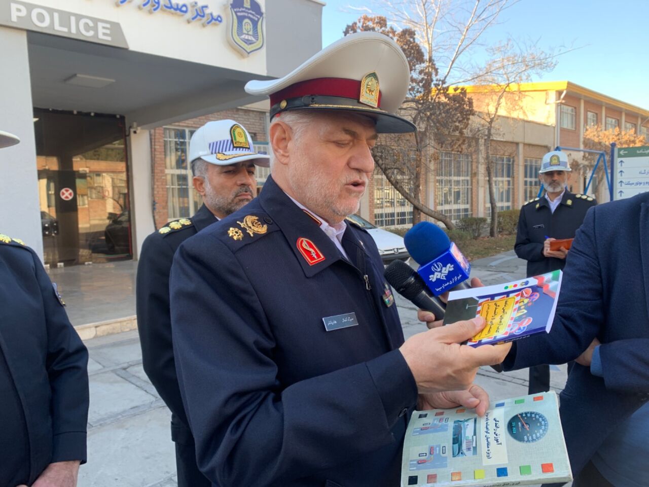 گواهینامه رانندگی دو زبانه صادر می‌شود