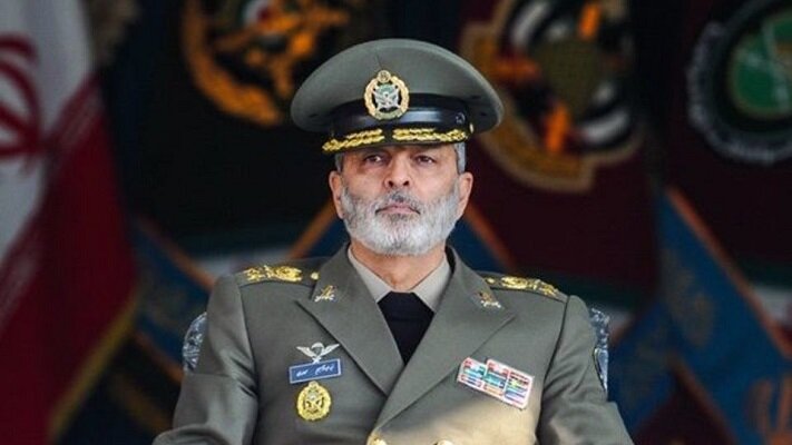 نمایشگاه دستاوردهای نیروی دریایی ارتش افتتاح شد/ رونمایی از جدید ترین تجهیزات و سامانه های دفاعی