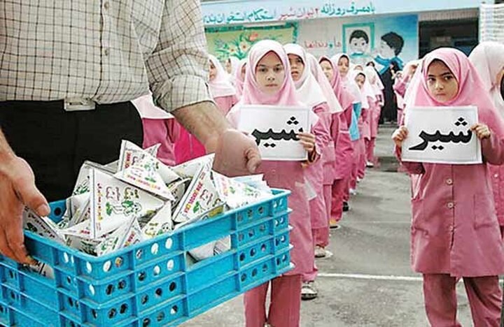 شیر رایگان به مدارس تهران رسید