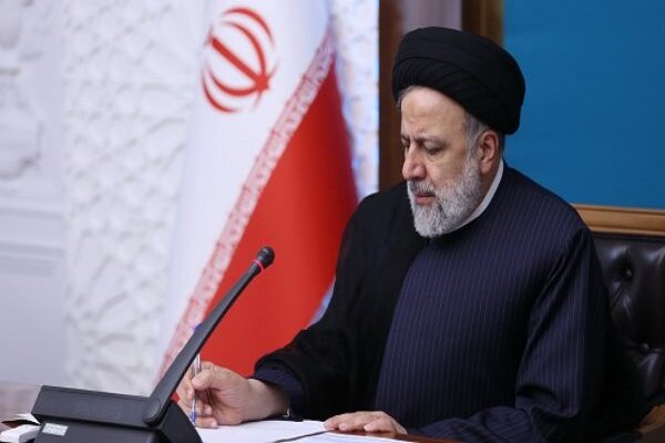 رییسی درگذشت پدر و برادر شهیدان والامقام صادقی را تسلیت گفت