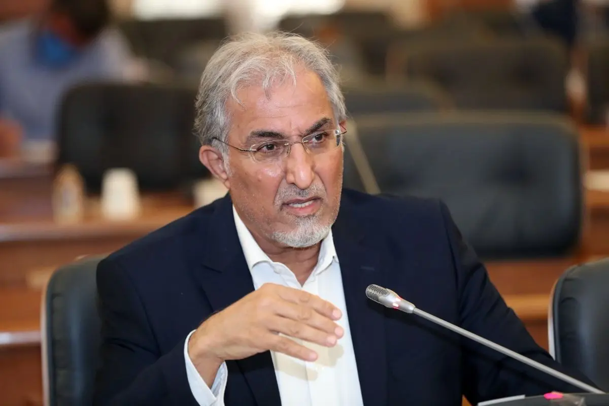 دولت حاضر به افزایش مالیات شرکت‌های خصولتی نیست/ فروش نفت خارج از مسیر وزارت تبدیل به فساد شد