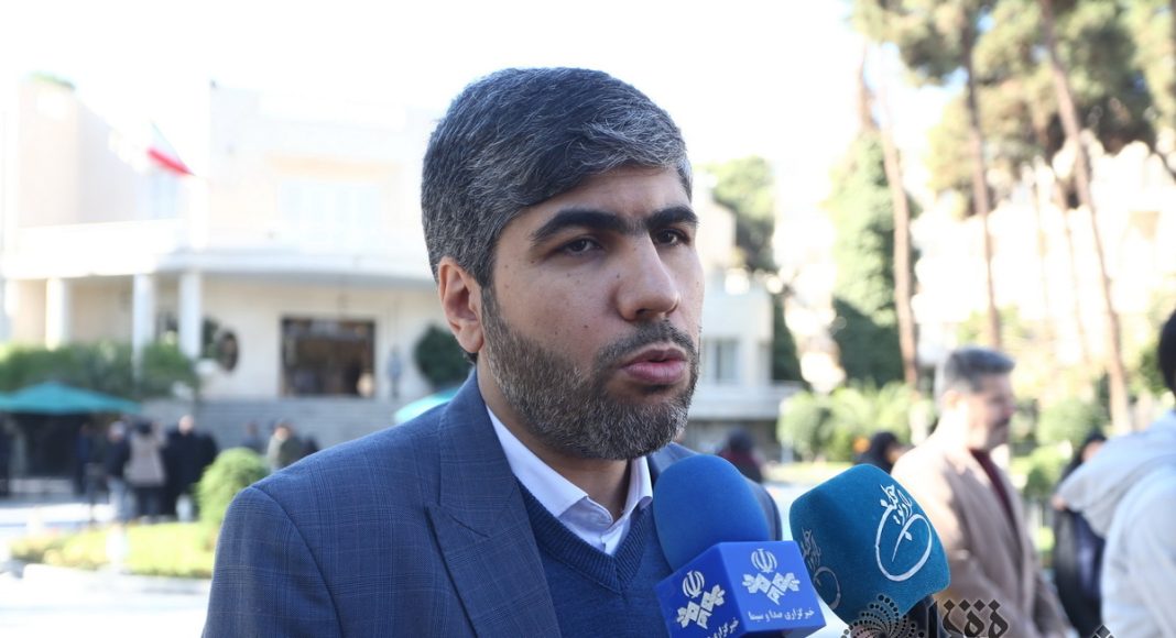 لطیفی: تعطیلی شنبه یا پنج‌شنبه‌ها در اختیار هیأت وزیران است