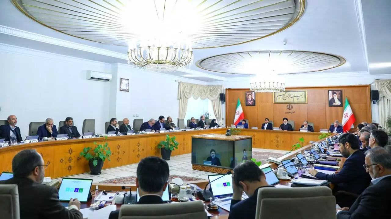 تولید اولین خودرو ۱۰۰ درصد ایرانی در تراز جهان / “ری‌‏را” از اردیبهشت به بازار می‌آید