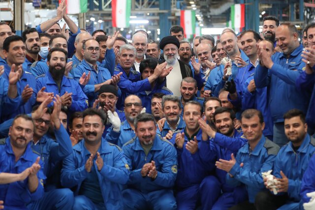 رئیس‌جمهور: کارگران و کارفرمایان ایران با روحیه جهادی پای کار ایران هستند