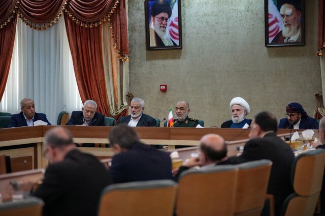 نشست سران گروه‌های مقاومت با حضور سرداران سلامی و قاآنی در تهران