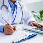 افزایش تعرفه‌های پزشکی صنعت بیمه را تضعیف و مردم را کلافه و خشمگین کرده/ دولت کمی هم به‌ بیماران فکر کند