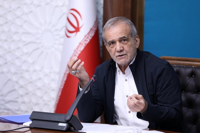 رئیس‌جمهور: کسانی را ببینیم که در این جامعه دیده نمی‌شوند/ صدای بی صدایان باشیم
