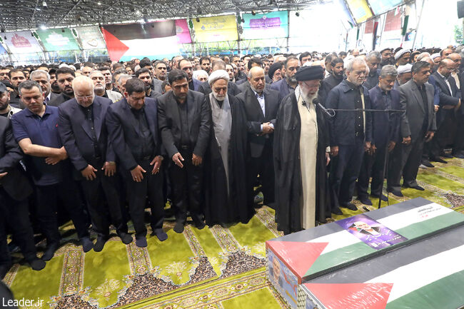 رهبر انقلاب بر پیکر شهید «اسماعیل هنیه» نماز اقامه کردند