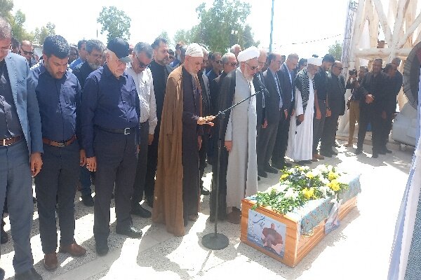 پیکر «محمد علی بهمنی» در تالار شهید آوینی بندرعباس آرام گرفت