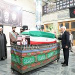 حضور عارف در مراسم وداع با پیکر حجت‌الاسلام شوشتری