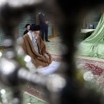 حضور رهبر انقلاب اسلامی در حرم مطهر حضرت امام خمینی و گلزار شهدای بهشت زهرا (س)
