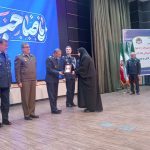 اهدای نشان فداکاری به خانواده شهدا و ایثارگر دوران دفاع مقدس