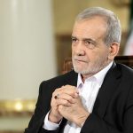 پزشکیان: عالمی که به علمش عمل می‌کند، گره‌گشای مشکلات کشور است