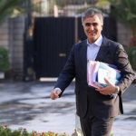 شمارش معکوس برای اولین خداحافظی از دولت چهاردهم/ قربانی جدید دلار کیست؟