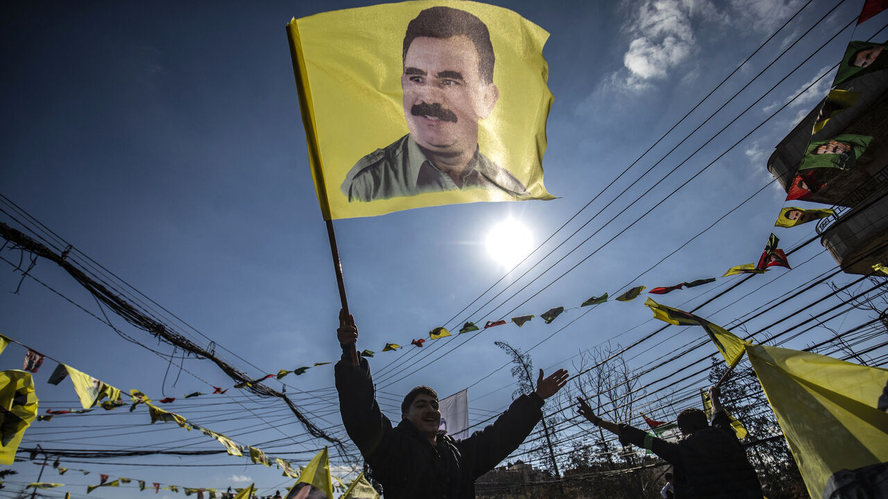 وداع کردهای ترکیه با اسلحه/ عبدالله اوجالان خواستار زمین گذاشتن سلاح ها و انحلال “پ ک ک “شد