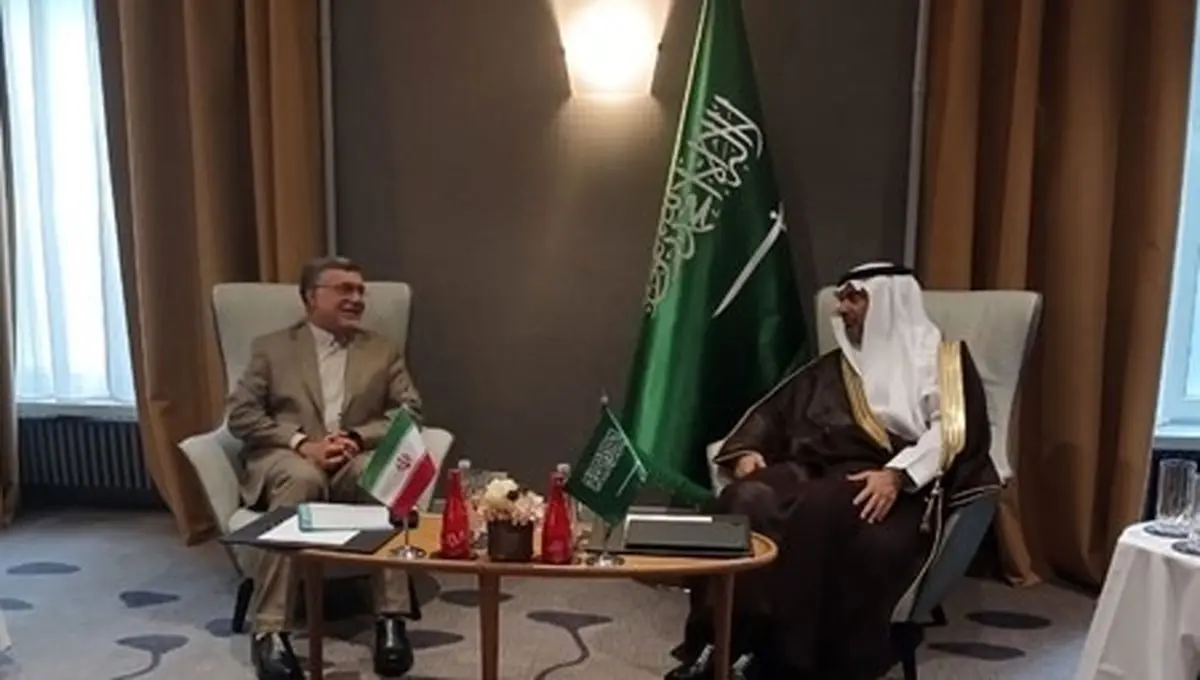 دیدار دوجانبه وزرای بهداشت ایران و عربستان/ تاکید دو کشور بر گسترش همکاری‌ها با امضای یادداشت تفاهم