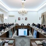 عارف: اموال مازاد برای سرمایه‌گذاری در تولید استفاده می‌شود