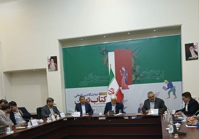 معاون اول رئیس‌جمهور از نمایشگاه کتاب بازدید کرد/ شرکت در جلسه بررسی مسائل نشر