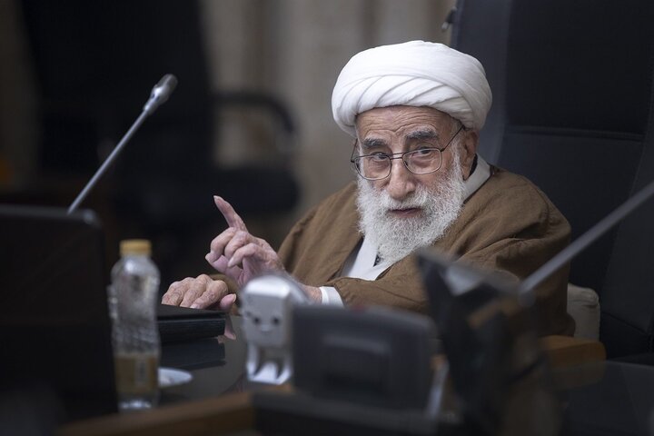 شهید رئیسی با مردم صادقانه سخن گفت و با کرامت رفتار کرد