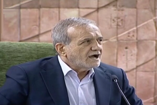 پزشکیان: ترامپ خوابش را ببیند نارسایی‌ها را به رخ ما بکشد