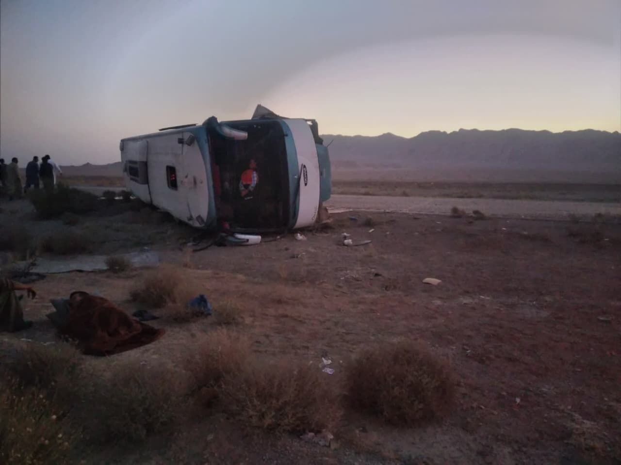 واژگونی اتوبوس در جاده انار به مهریز یزد ۳۱ مصدوم برجا گذاشت واژگونی اتوبوس در جاده انار به مهریز یزد ۳۱ مصدوم برجا گذاشت